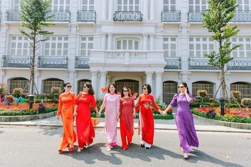 Lan tỏa nét đẹp áo dài Việt Nam