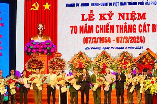 Kỷ niệm trọng thể 70 năm Chiến thắng Cát Bi