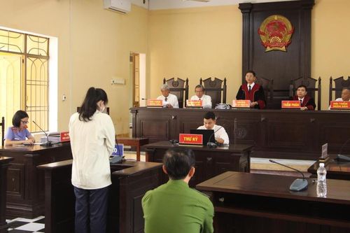 Nữ nhân viên ngân hàng lừa đảo chiếm đoạt hơn 15 tỷ đồng