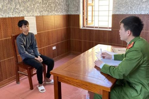 Đi lễ hội ở Lạng Sơn, tiện tay trộm điện thoại của bé gái