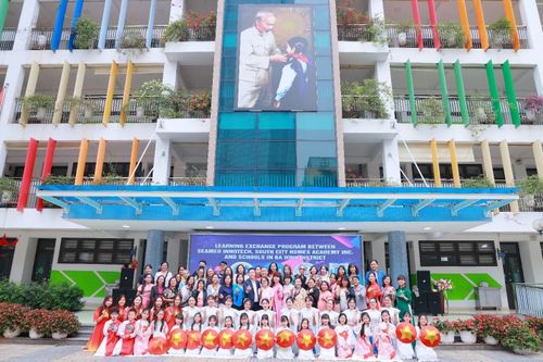 Đoàn công tác giáo dục Philippines thăm Trường Tiểu học Nguyễn Bá Ngọc
