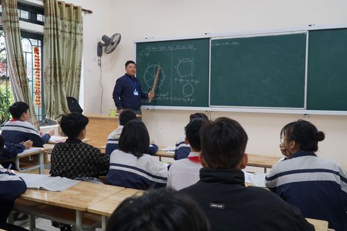 Đau đầu giải quyết tồn đọng giáo viên hợp đồng