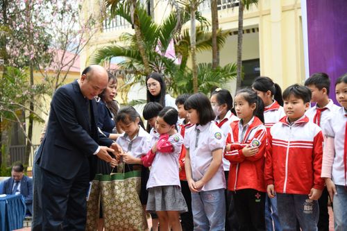 Đồng hành cùng học sinh có hoàn cảnh khó khăn ở Vĩnh Phúc