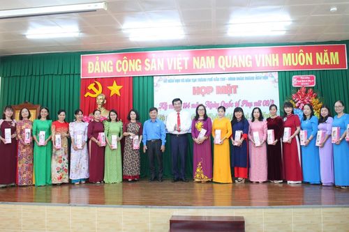 Nữ cán bộ, giáo viên TP Cần Thơ đóng góp tích cực cho sự nghiệp GD&ĐT