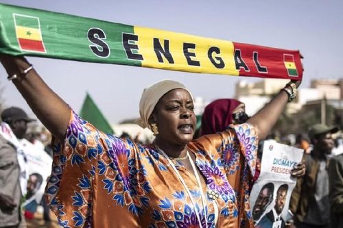 Senegal cuối cùng cũng 'chốt' ngày bầu cử, Tổng thống giải tán chính phủ, Pháp tính rút nửa số quân?