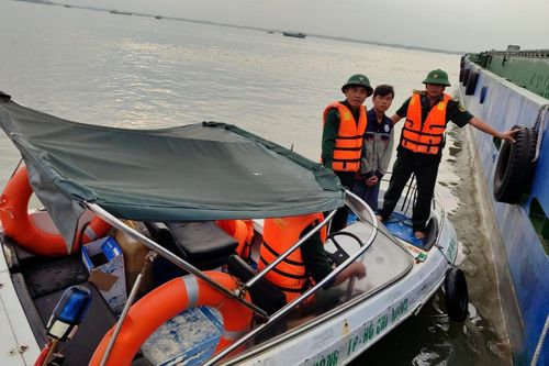 Trạm Biên phòng cửa khẩu cảng Hiệp Phước cứu vớt người bị trôi dạt trên sông Soài Rạp