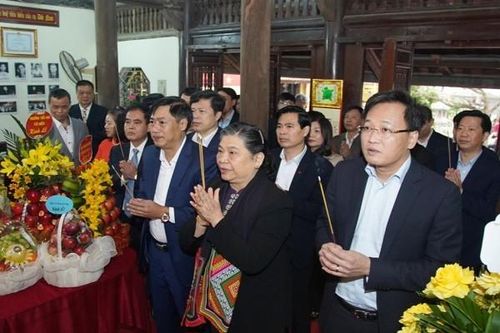 Dâng hương tưởng niệm 80 năm ngày đồng chí Tô Hiệu hy sinh