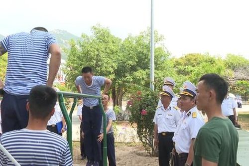 Tư lệnh Vùng 4 Hải quân tiếp sức tân binh sau tuần đầu nhập ngũ