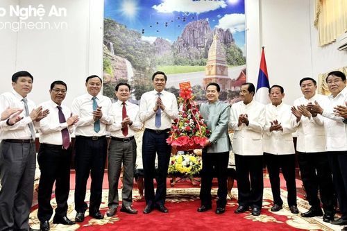 Lãnh đạo tỉnh Nghệ An tham dự Lễ kỷ niệm 40 năm Ngày thành lập tỉnh Bôlykhămxay