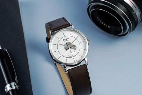 Cổ tay 18cm đeo đồng hồ size bao nhiêu? Gợi ý 5 mẫu đẹp