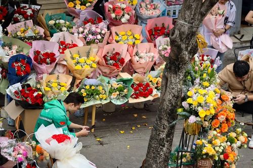 Hà Nội: Tiểu thương ngao ngán vì thị trường hoa 8/3 trầm lắng