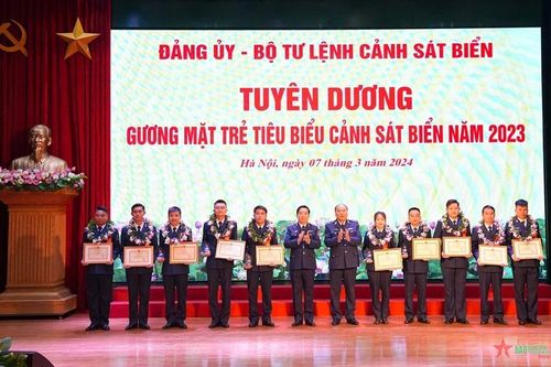 Tuyên dương Gương mặt trẻ tiêu biểu, triển vọng của lực lượng Cảnh sát Biển