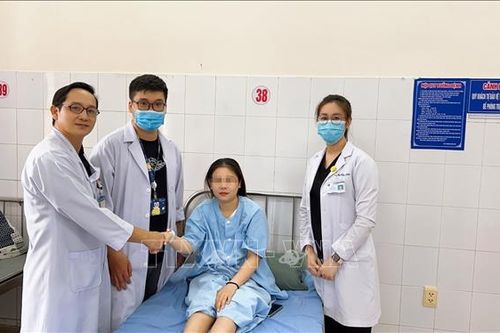 Cắt bỏ khối u 'quái' trong buồng trứng của nữ bệnh nhân
