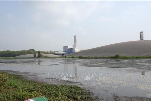 Người dân khốn khổ sống bên cạnh dòng kênh cực ô nhiễm