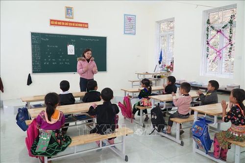 Giáo viên hợp đồng mòn mỏi chờ biên chế