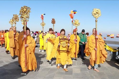 Đại lễ cầu an tổ chức tại Sa Pa thu hút đông đảo du khách, phật tử cả nước