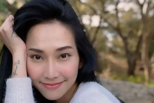 Ly hôn chóng vánh sau 6 tháng, Kim Hiền đến trời Tây, có cuộc sống mãn nguyện
