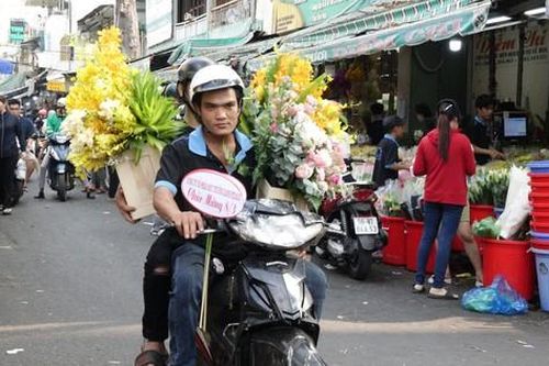 Chợ hoa Hồ Thị Kỷ sôi động Ngày 8/3