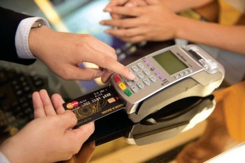 Thanh toán không dùng tiền mặt: Cây ATM giảm, điểm chấp nhận thanh toán POS tăng