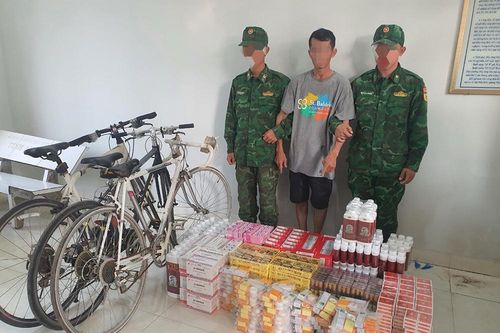 Bắt giữ đối tượng vận chuyển số lượng lớn hàng hóa không rõ nguồn gốc