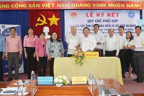 Ban Dân vận Tỉnh ủy An Giang phối hợp Bảo hiểm Xã hội tỉnh tăng cường tuyên truyền vận động Nhân dân tham gia BHYT