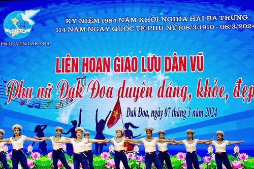 300 hội viên phụ nữ Đak Đoa tham gia liên hoan dân vũ