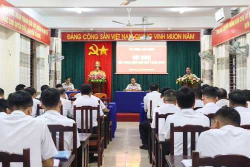 Phó Tư lệnh Vùng 4 Hải quân đối thoại dân chủ với cán bộ, chiến sĩ Lữ đoàn 955