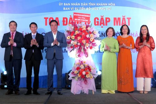 Gặp mặt 74 nữ cán bộ lãnh đạo, quản lý cấp tỉnh