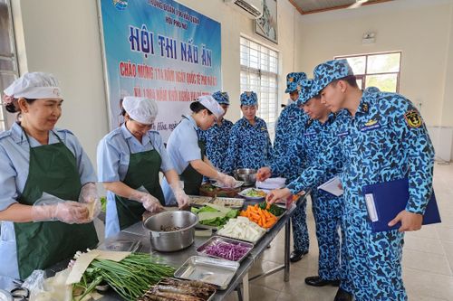 Hội Phụ nữ Trung đoàn 196 tổ chức hội thi nấu ăn