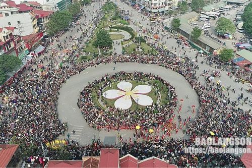 Trên 285.000 lượt người dự Lễ hội Kỳ Cùng – Tả Phủ trong ngày 27 tháng Giêng