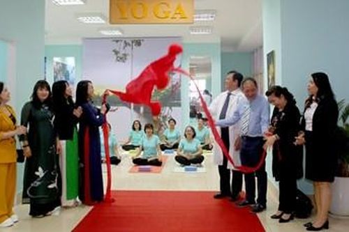 Thành lập câu lạc bộ Yoga cho nữ bệnh nhân ung thư