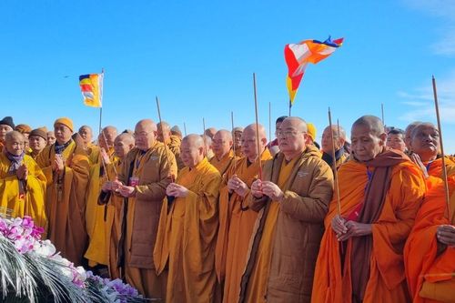 Lào Cai: Lễ cầu nguyện quốc thái dân an đầu năm Giáp Thìn trên đỉnh Fansipan (TP.SaPa)