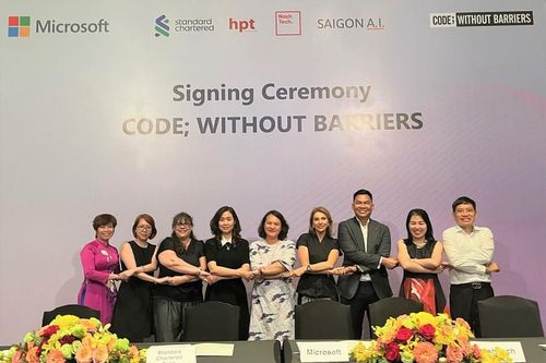 Standard Chartered và Microsoft hợp tác trao quyền cho phụ nữ trong lĩnh vực công nghệ