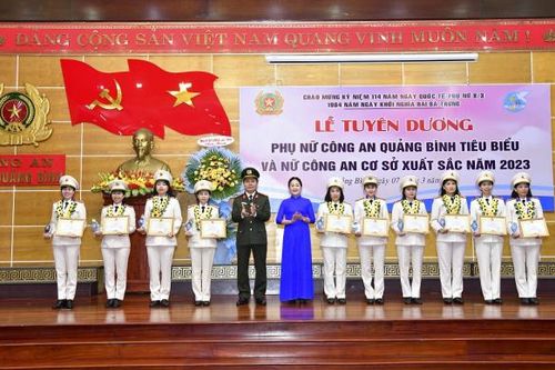 Công an tỉnh Quảng Bình tuyên dương phụ nữ Công an tiêu biểu năm 2023