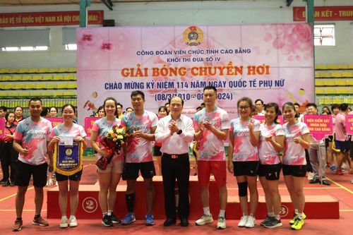 Khối thi đua số 4 tổ chức giải bóng chuyền hơi kỷ niệm Ngày Quốc tế phụ nữ 8/3