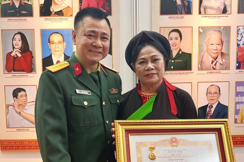 Mẹ của NSND Tự Long nhận danh hiệu NSƯT, trải lòng sau khi vượt qua bệnh ung thư
