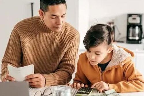 Cha mẹ tự tay biến con thành người nghèo vì 6 hành vi lệch lạc khi dạy con về tiền bạc