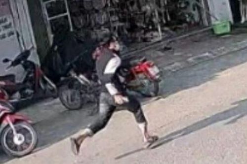 Vờ mua hàng, nam thanh niên giật 9 chỉ vàng rồi bỏ chạy