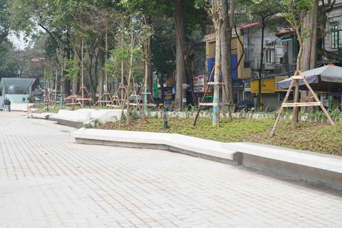 Chỉnh sửa lại các mảng 'bê tông hóa' ở vườn hoa Hàng Đậu