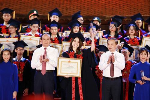 389 sinh viên xuất sắc trúng tuyển theo chính sách thu hút nhân tài