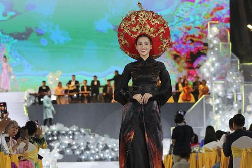 Đặc sắc đêm khai mạc Lễ Hội Áo dài TP HCM 2024