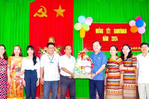 Chúc Tết đồng bào Chăm nhân dịp Ramưwan 2024
