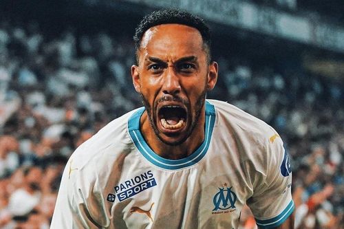 Ngả mũ trước Aubameyang