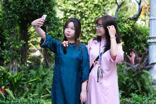 Không phải mua vé khi mặc áo dài đến Thảo Cầm Viên ngày 8/3