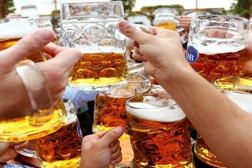 WHO nhấn mạnh tính cân bằng giới trong chính sách về đồ uống có cồn