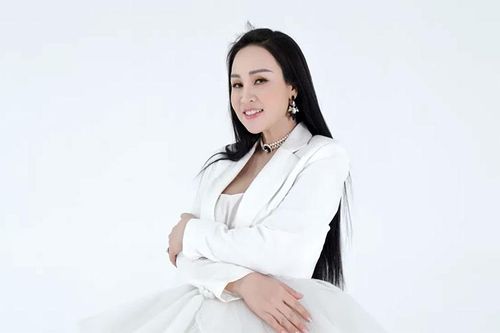 Sao Mai Khánh Ly giản dị mà đa màu sắc trong MV 'Ly'