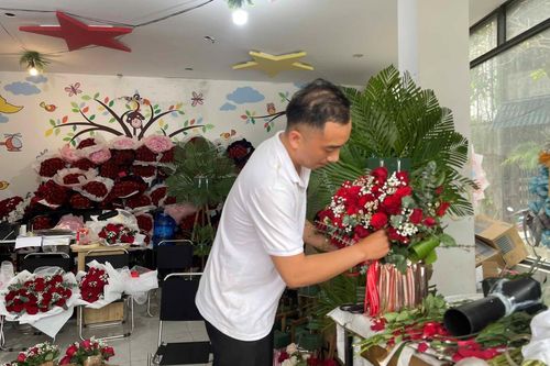Hoa tươi tăng giá dịp lễ 8-3 tại Huế