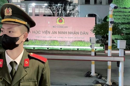 Năm nay tôi trực tết...