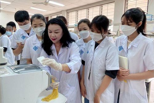 Phát triển nhà khoa học nữ: Tạo môi trường làm việc công bằng