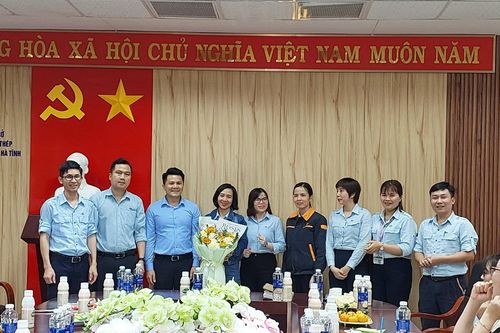 Formosa Hà Tĩnh tặng quà nữ công đoàn viên nhân ngày Quốc tế Phụ nữ